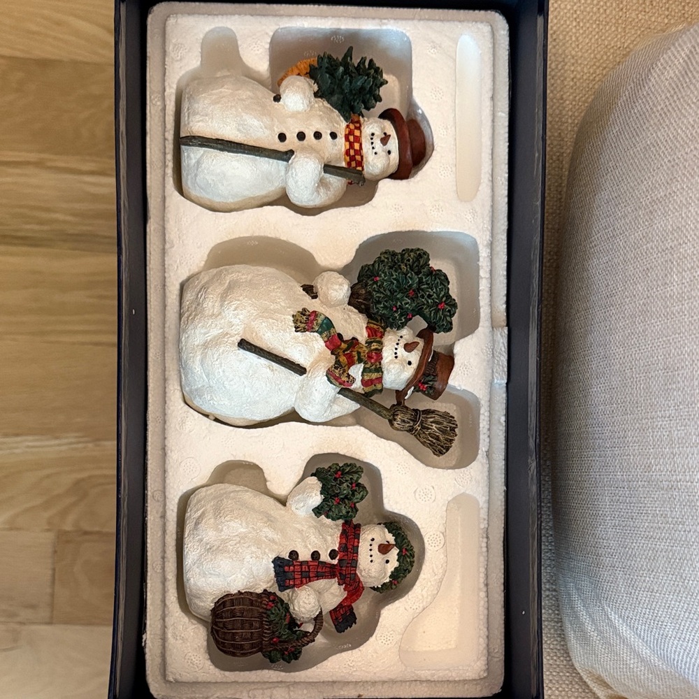 Lang and Wise Collectibles - Festive Snowman Figurine Set - White and Brown
